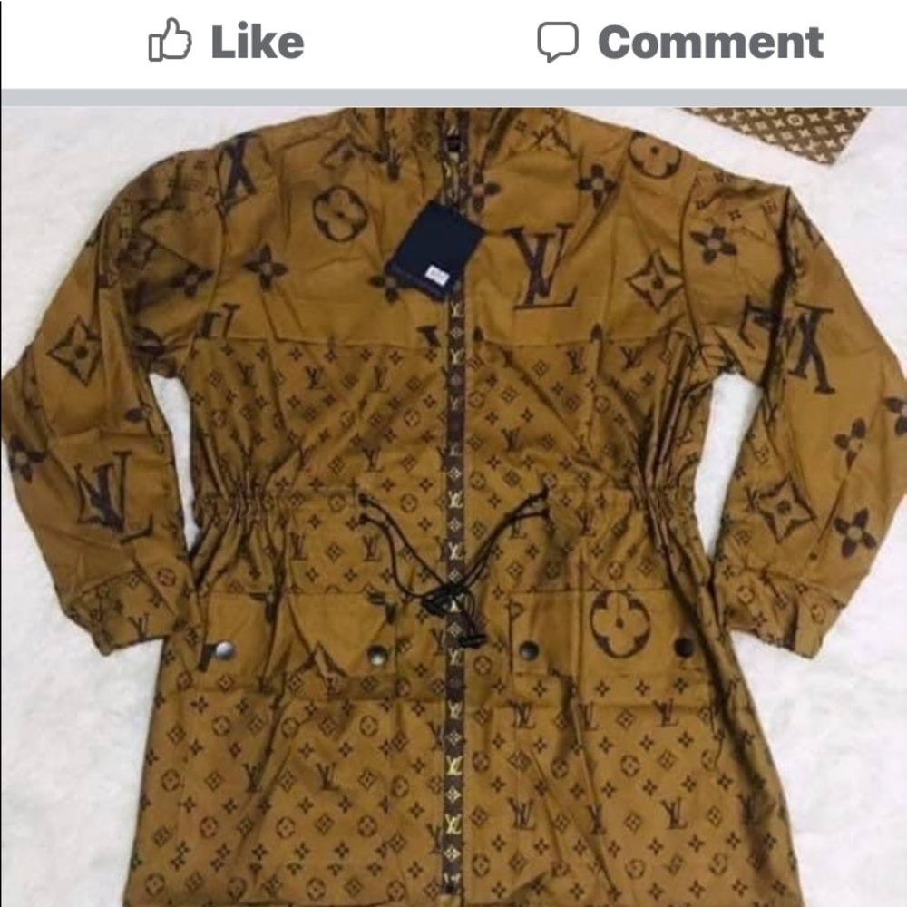 Cleaning up closet clothes for cheap 5$ each - Picture 1 of 8
